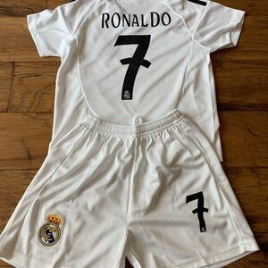 Cristiano Ronaldo Kids Small 6-7 Soccer Jersey set - Real Madrid Size 24…